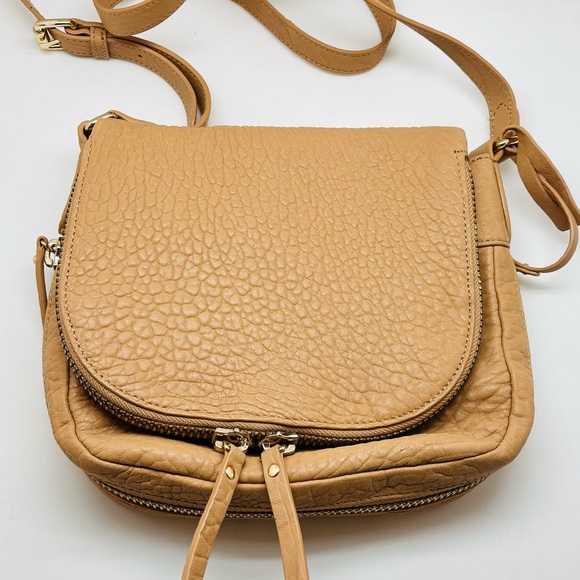 Vince Camuto “Bailey” Leather Crossbody, Oak Color, NWOT, Dust Cover, Expands, - Picture 1 of 10